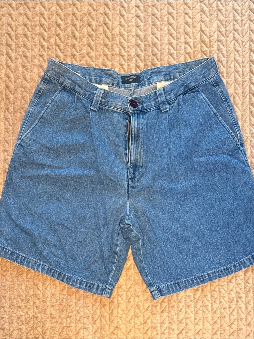 Vintage 90s Dockers Light Blue Denim Pleated Men's Shorts